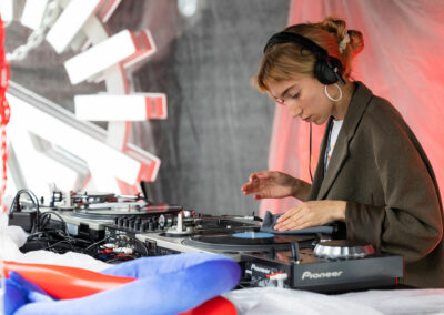 kuvassa Cultish collectiven dj