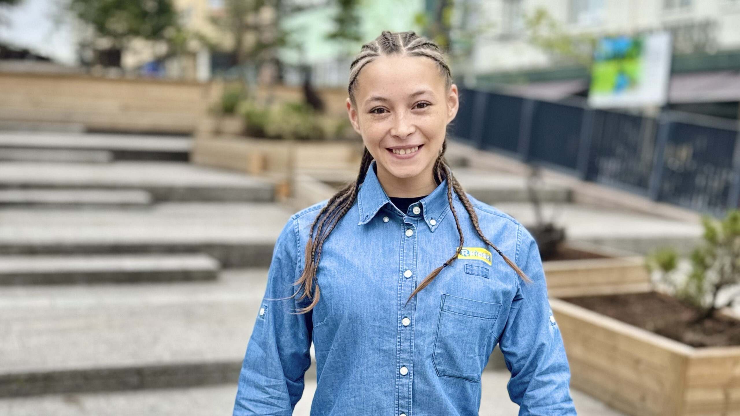 Photographer Kristian Kaarna captured wonderful people in Oulu as part of the Smiling Oulu 26 project. The photo shows smiling Marina, who moved to Finland from Ukraine. The image celebrates human connection, diversity, and genuine joy – themes that are central to the entire project.