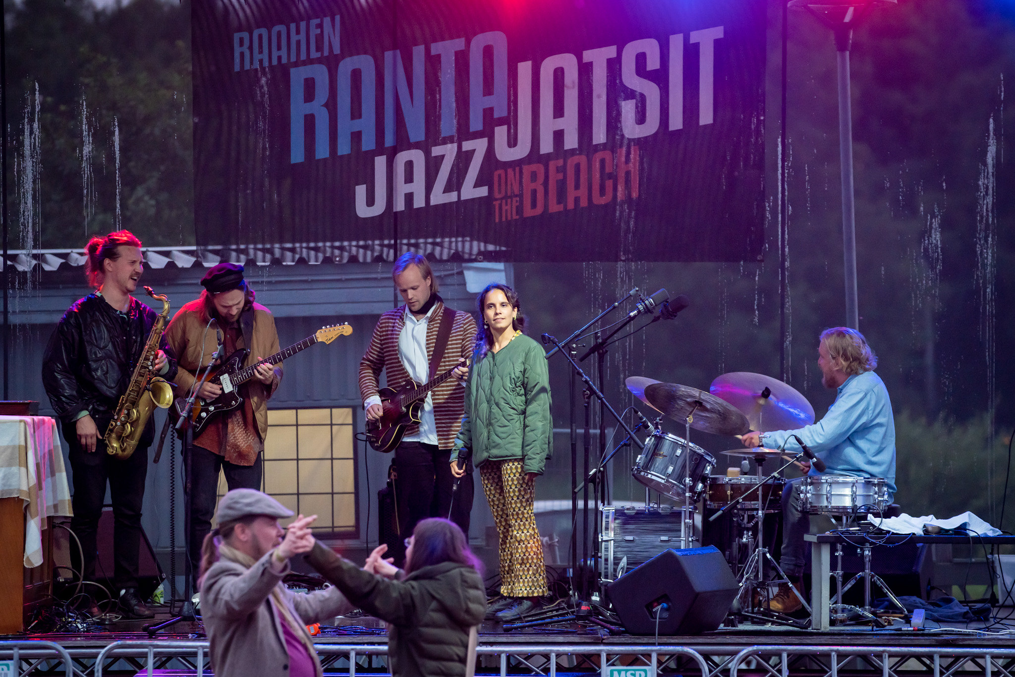 Artists and audience at Raahe Jazz on the Beach Festival. Kuva Ville Vainio.