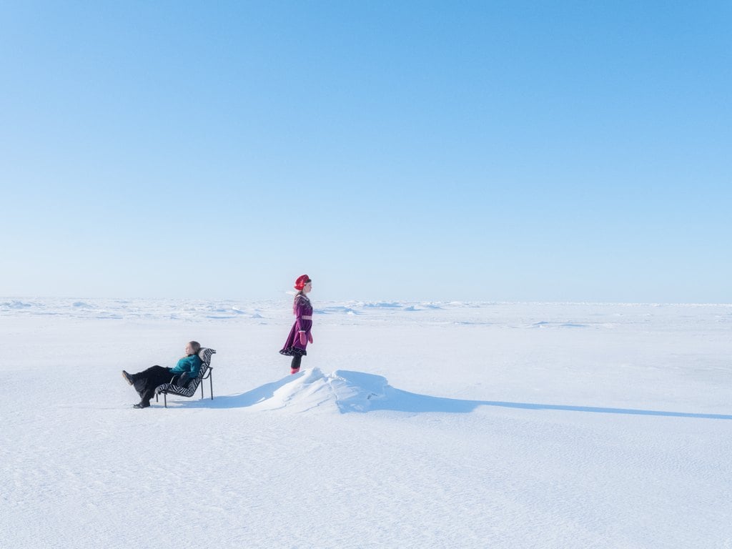 Ihmiset arktisessa maisemassa, talvinen avomeri
