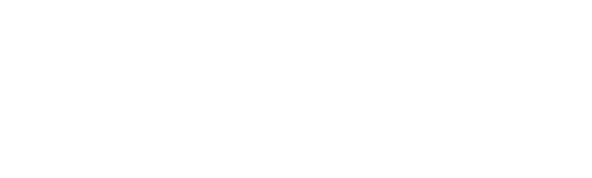 Kolme lasta nauraa puistossa iloisesti ulkona