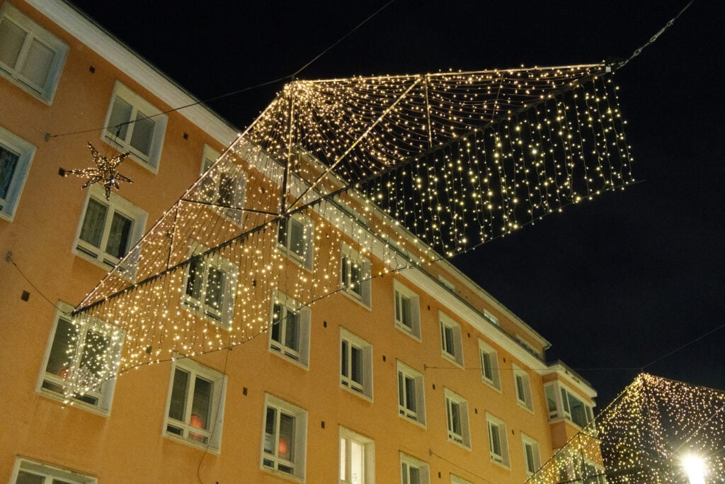 Marraskuussa sonnustaudutaan valojen loistoon.