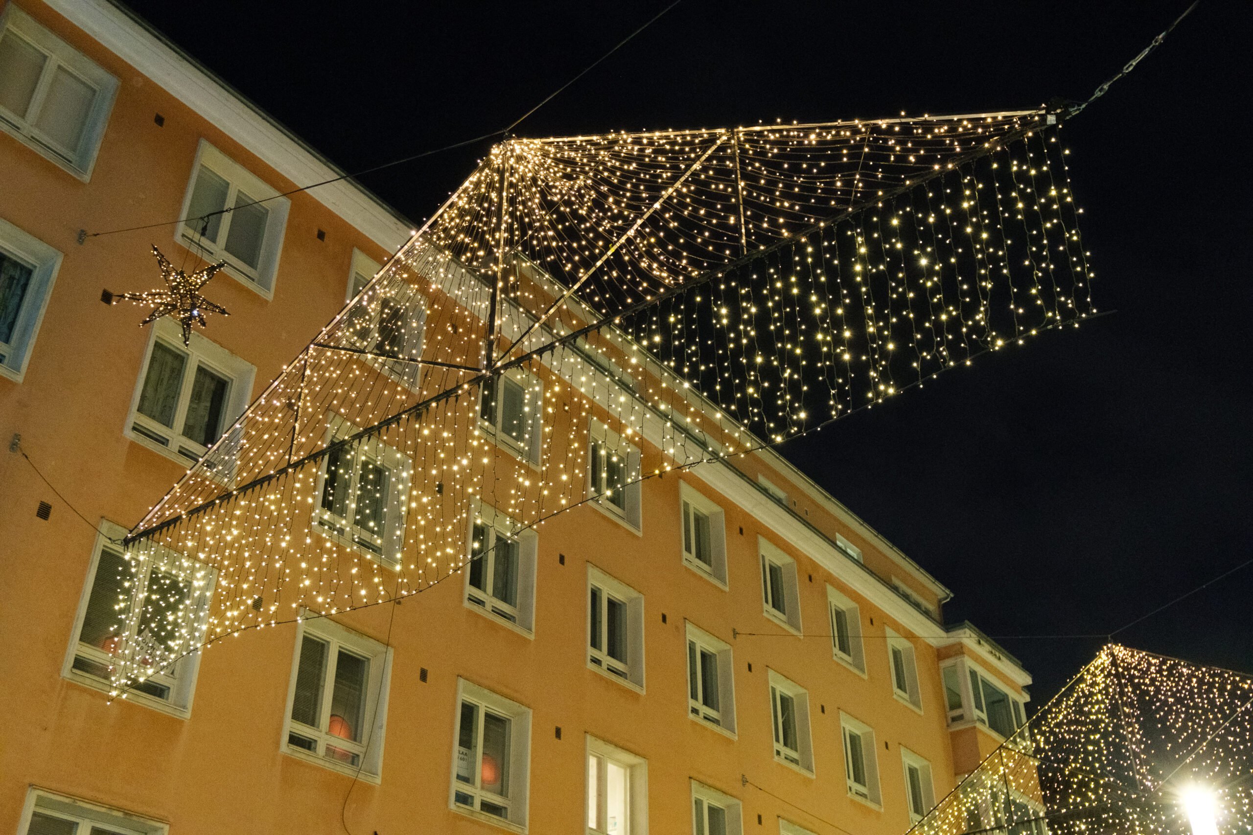 Marraskuussa sonnustaudutaan valojen loistoon.