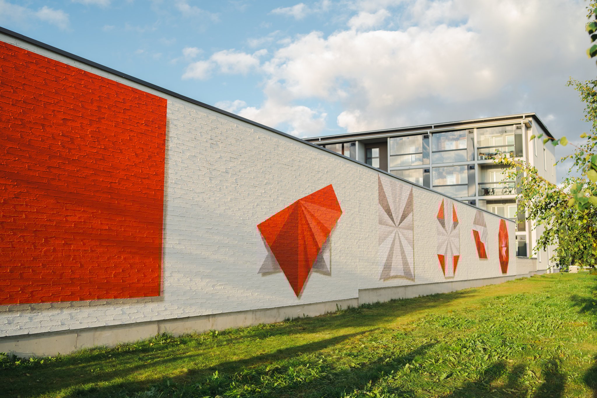 The fourth mural in the Oulu2026 mural series in Toppila. Photo: Linnea Laatikainen / Oulu Cultural Foundation