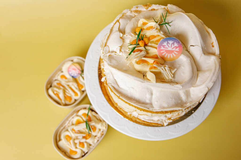 Oulu2026 cake flavor: sea buckthorn–caramel Brita cake. Photo by Johanna Karppinen.