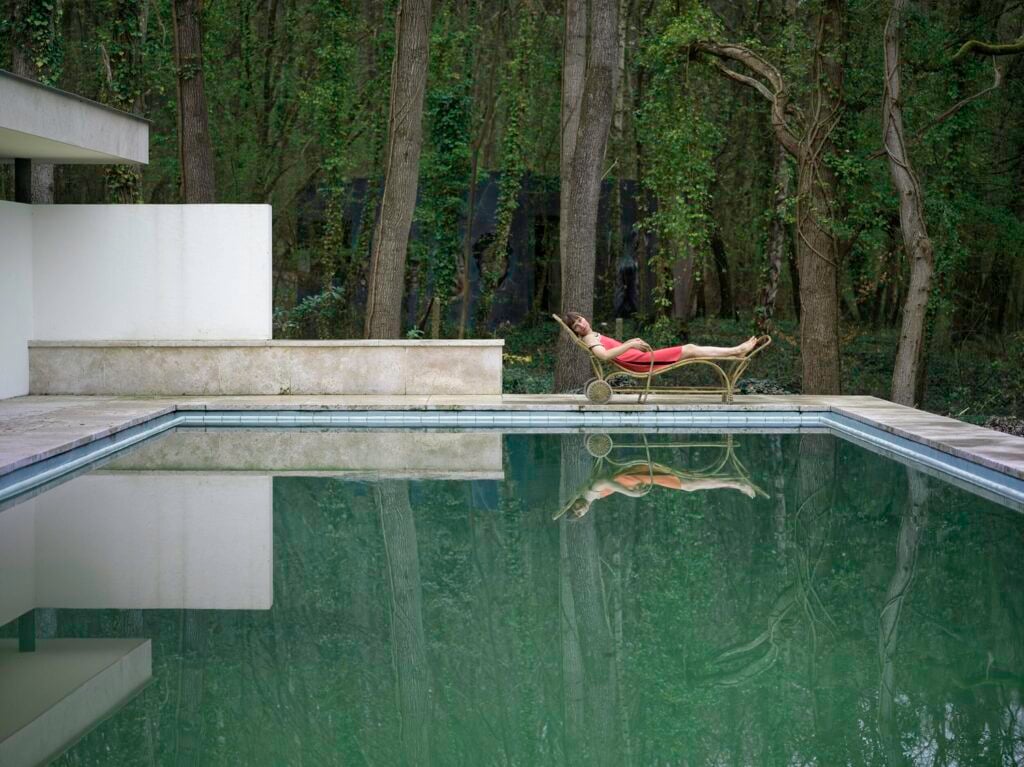 Elina Brotherus: Piscine (Transat) from series Les Femmes de la Maison Carré (2018).