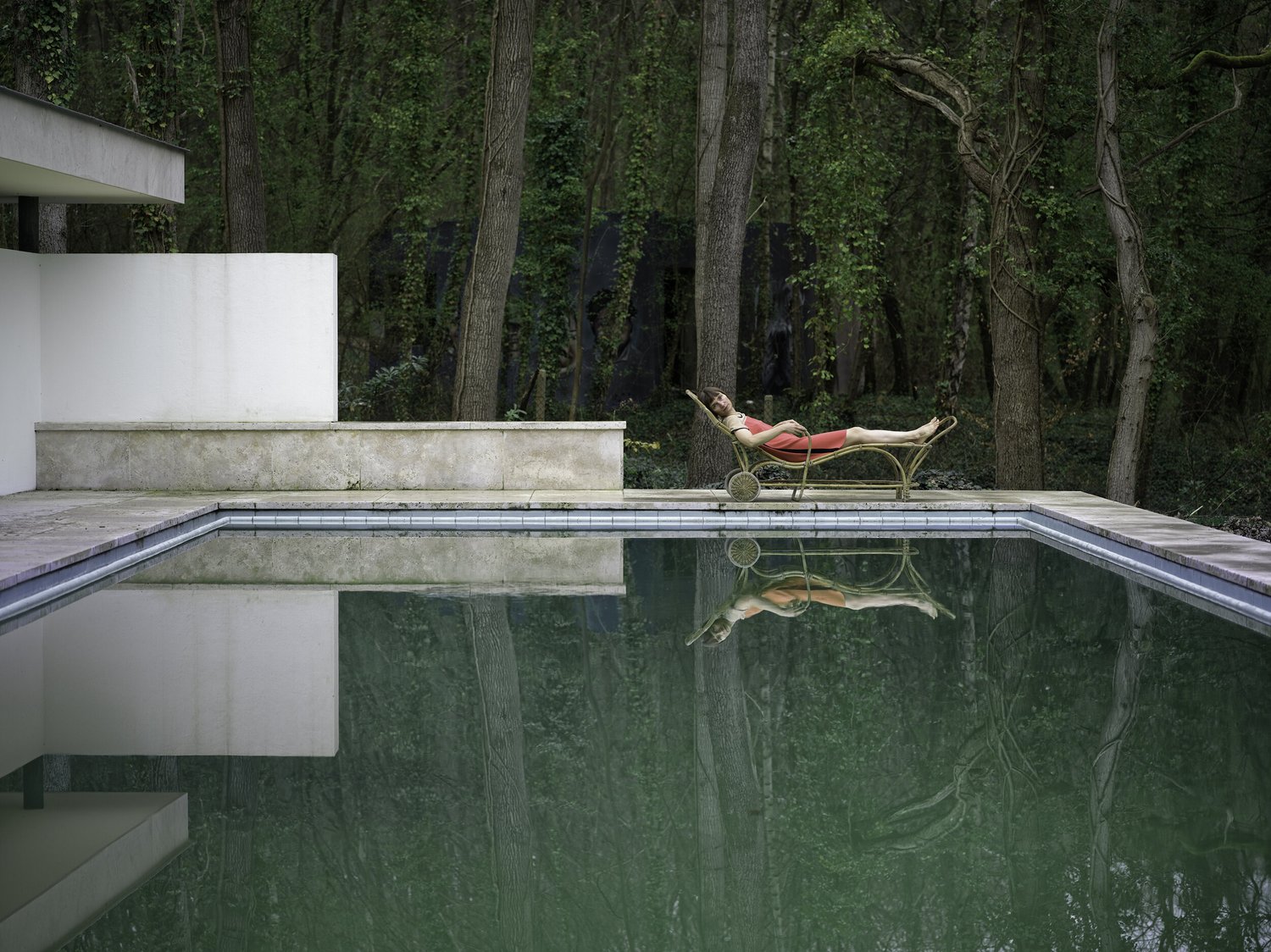 Elina Brotherus: Piscine (Transat) sarjasta Les Femmes de la Maison Carré (2018).