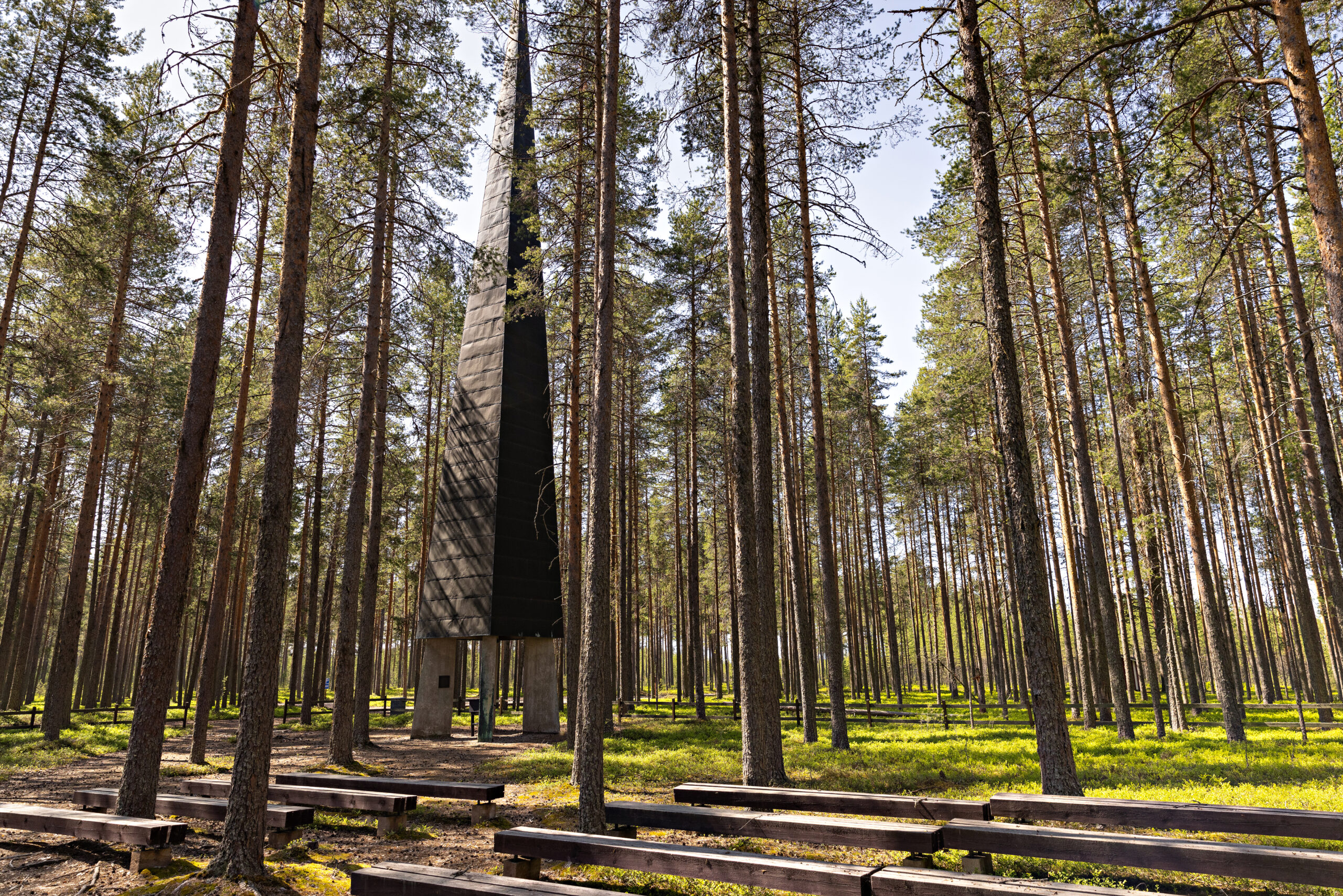 Rokua Geopark tarjoaa luonnon ihmeiden lisäksi vaikuttavia kulttuurikohteita – kuvassa Manamansalon Muistomerkkikirkko.