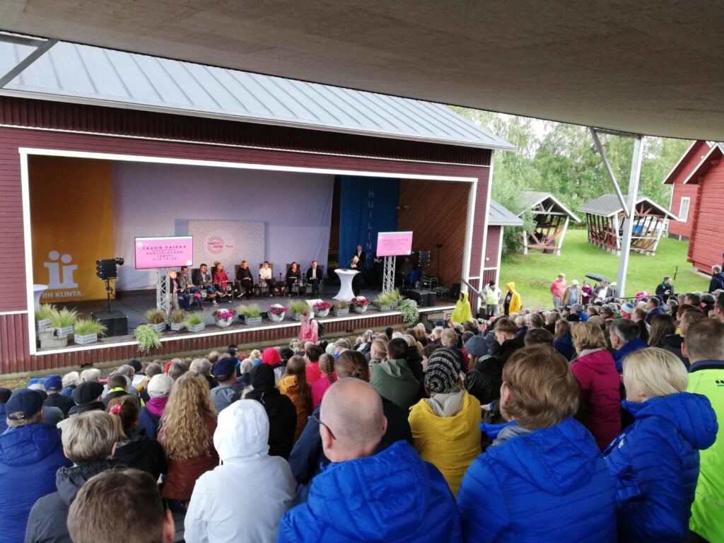 IlmastoAreena järjestetään Huilingin ulkonäyttämöllä. Kuva: Iin kunta.