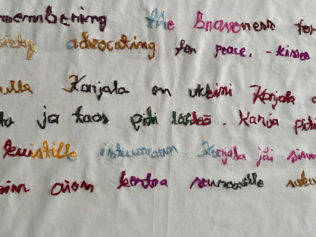 Leena Vainion ja Anne-Mari Kivimäen yhteisteos Muistojen lakana, kuvaaja Leena Vainio