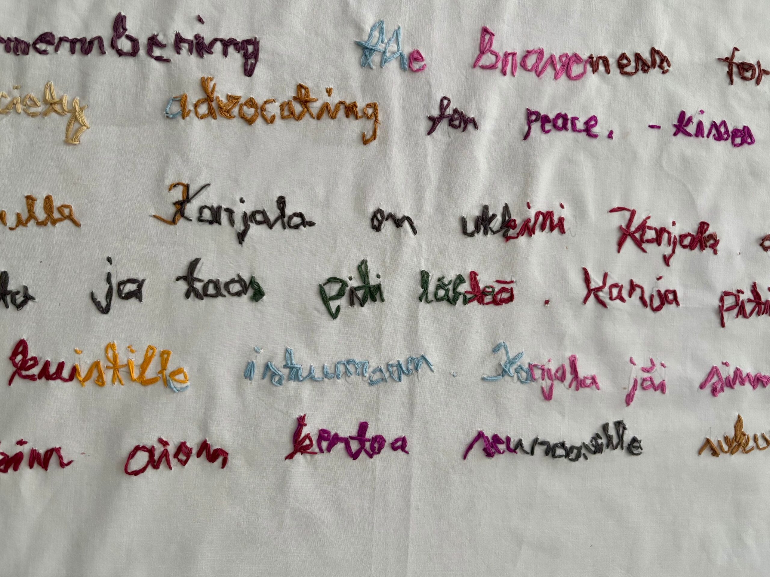 Leena Vainion ja Anne-Mari Kivimäen yhteisteos Muistojen lakana, kuvaaja Leena Vainio