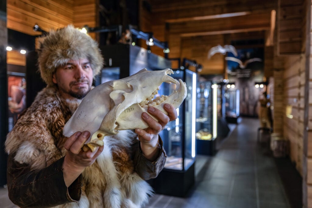 Kuvassa Kierikin museolehtori Sami Viljanmaa, kuvaaja Harri Tarvainen