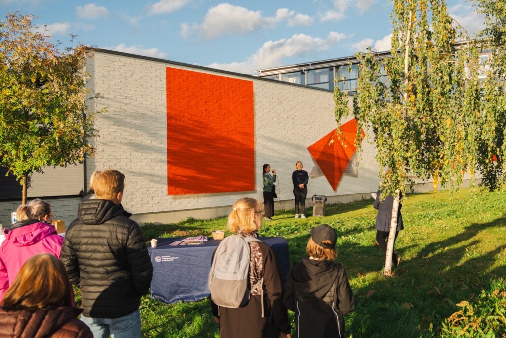 The unveiling of the Oulu2026 mural in Toppila was celebrated in October 2025. Photo: Linnea Laatikainen / Oulu Cultural Foundation