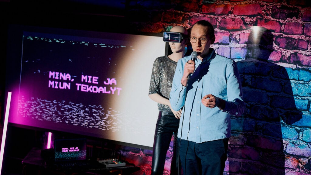 Joona Kotilainen performs comedy with AI. Photo: Harri Säynevirta.